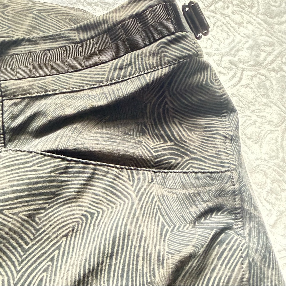 Patagonia Performance Shorts Gray Pattern Zip Poc… - image 6